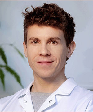 Dr Julien DAVROU