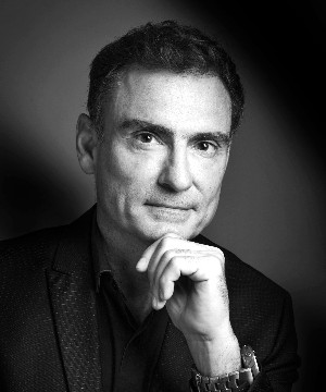 Dr Thierry VAN HEMELRYCK